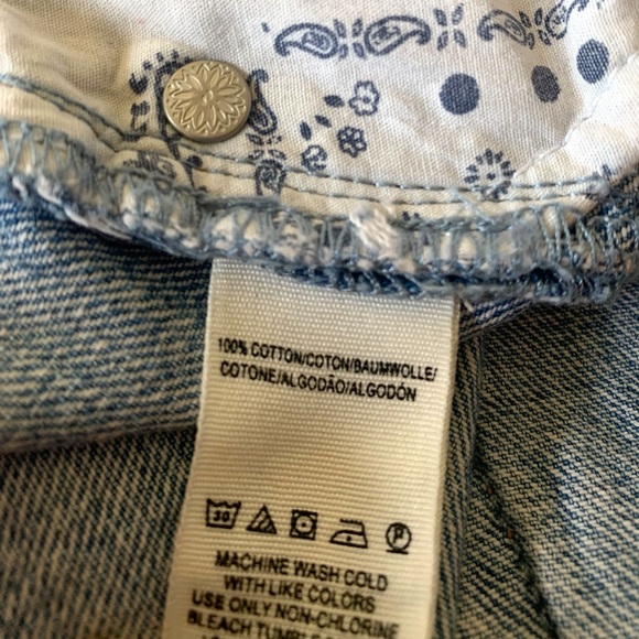 FREE PEOPLE We The Free Sofia Distressed Mid Rise Buttonfly Jean Shorts size 24 - Picture 13 of 14